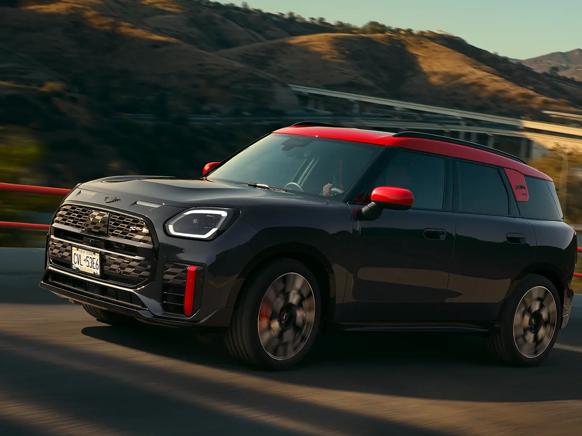 MINI John Cooper Works - U25 JCW zijaanzicht